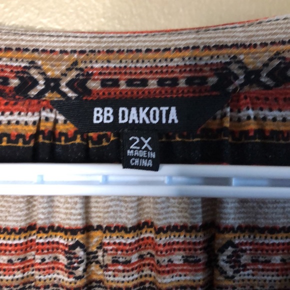 BB Dakota plus sized long sleeve blouse - Picture 2 of 5